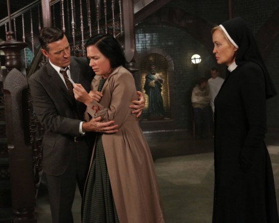 American-Horror-Story-Season-2-Episode-5-I-Am-Anne-Frank-Pt.-2-8-550x439