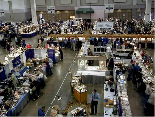 Tucson Gem_and_Mineral_Show-The_2006_Tucson_Gem_and_Mineral_Club_Show