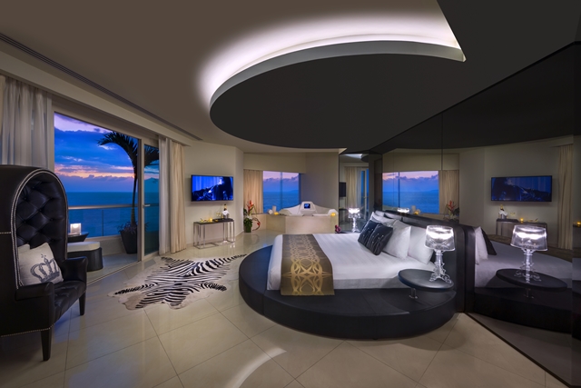HRH_Vallarta_Rock_Star_Suite_Bedroom.jpg