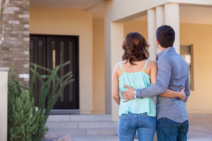first time homebuyers in front of home 700px