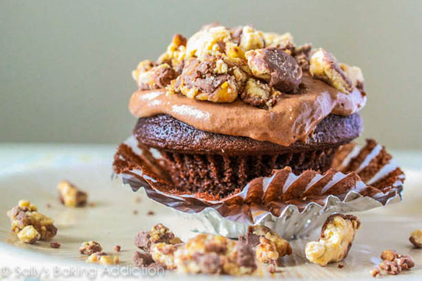 Snickers-Chocolate-Cupcakes.jpg