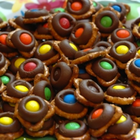 Fun-Snacks-For-Kids-MM-Pretzel-Bites