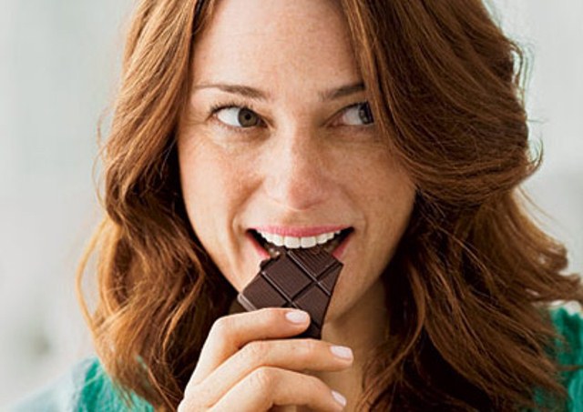 http://www.arizonafoothillsmagazine.com/images/stories/jan15/chocolate_eating.jpg