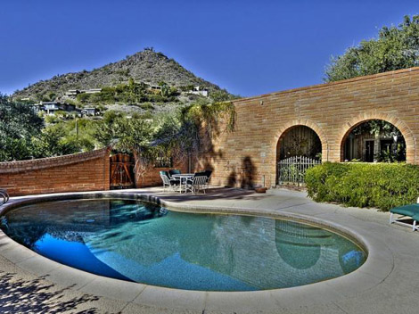 Paradise Valley - Over an acre in Paradise Hills Estates - 950000