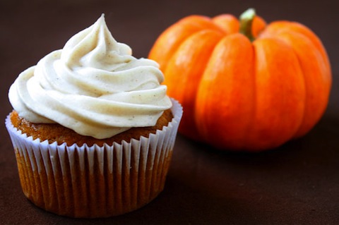 pumpkin-cupcakes-with-cinnamon-cream-cheese-frosting