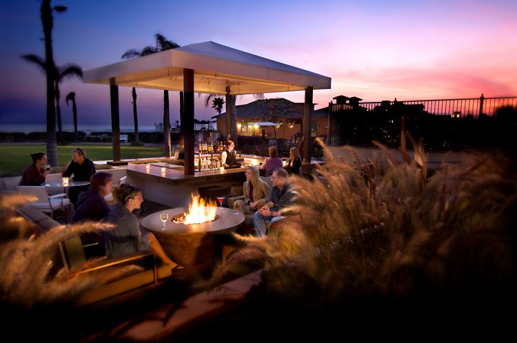 hotel-del-coronado-dining-sunset-bar-ocean-view-09-cakers-hires
