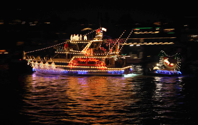 aps-fantasy-of-lights-boat aps-fantasy-of-lights-boat