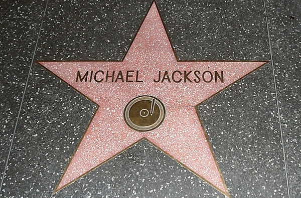 Prêmios e Recordes de Michael Jackson ao longo da carreira Micheal-jackson-hollywood-star