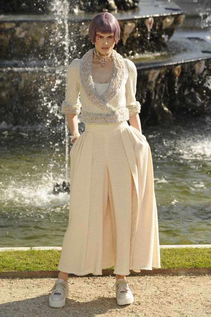 Dress Du Jour: Karl Lagerfeld's Chanel Cruise Collection Sequin Stunner –  The Hollywood Reporter