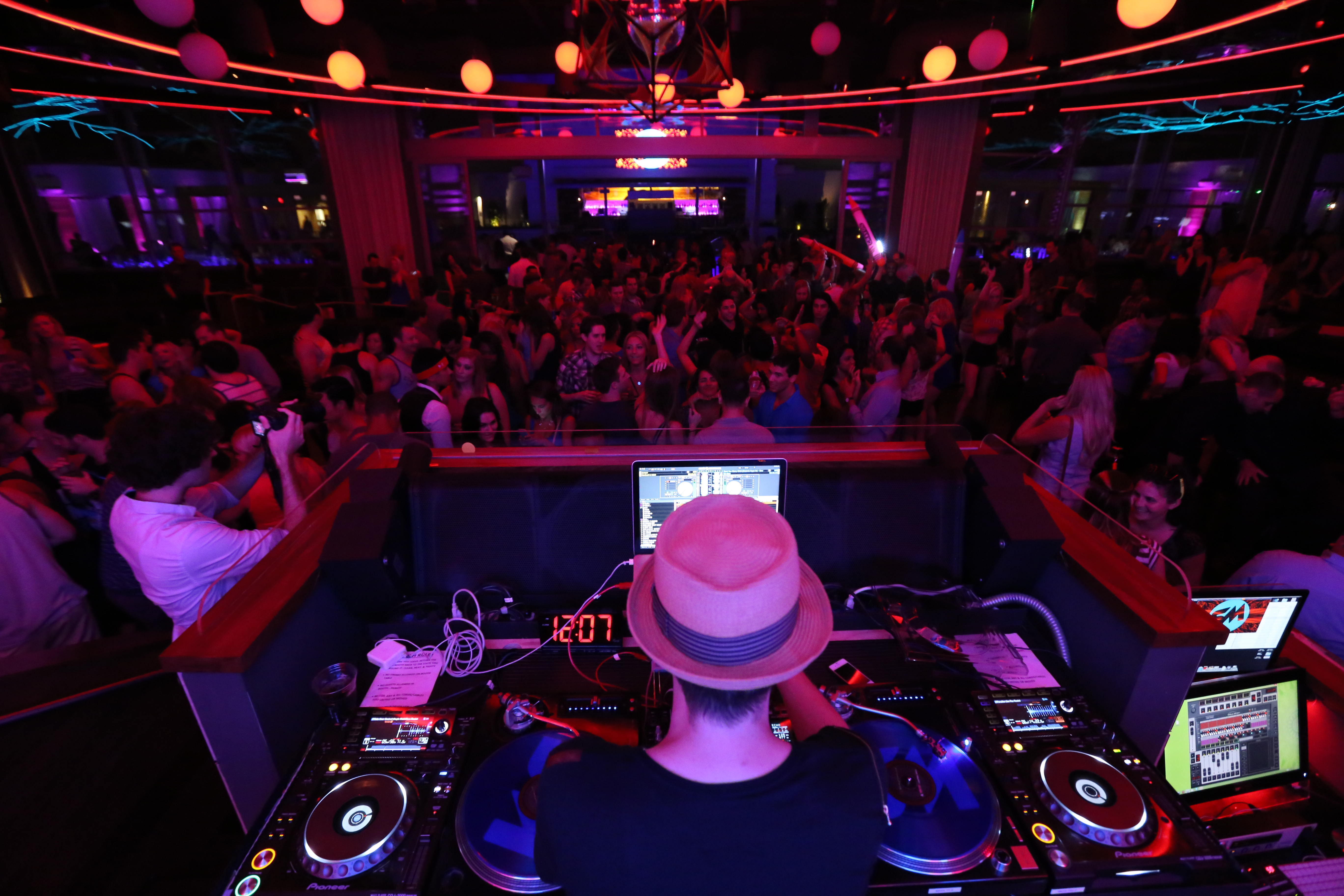 Back To School With Dj Soulman Maya Day Nightclub