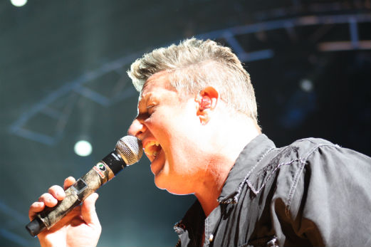 Live And Loud Rascal Flatts The Band Perry Cassadee Pope rascal flatts the band perry