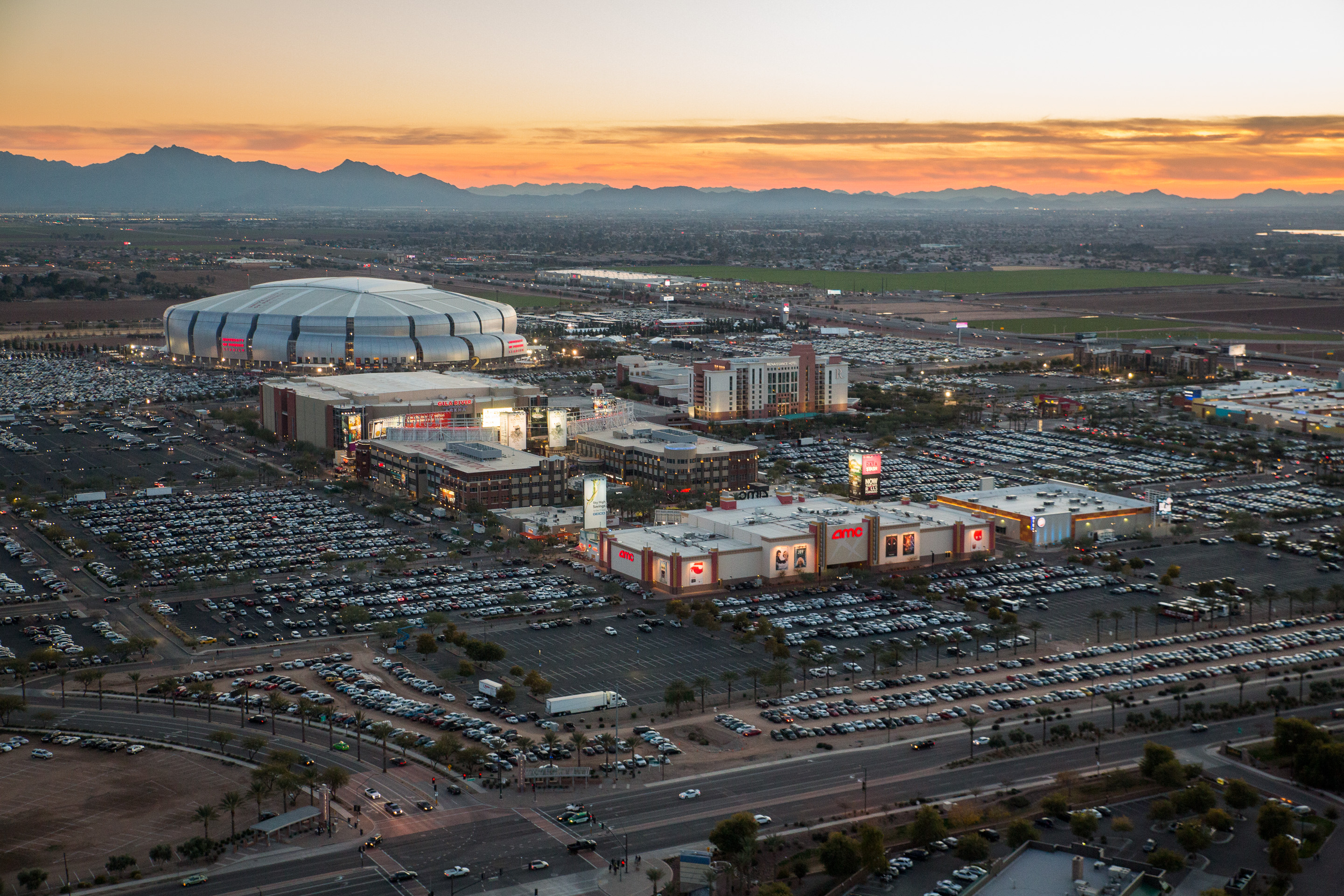 Fiesta Bowl Fun at Westgate Entertainment District Nightlife
