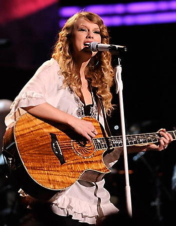 taylor-swift-grammy-awards-show-2010_03