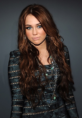 miley-cyrus-grammy-award-2010_01