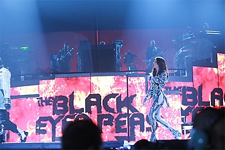 black-eyed-peas-and-luda-08