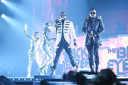 black-eyed-peas-and-luda-15