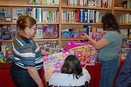 fulton-homes-books--toys-for-girls--boys-drive_18