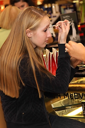 brushes-with-greatness-saks-fifth-avenue-phoenix-2009_22