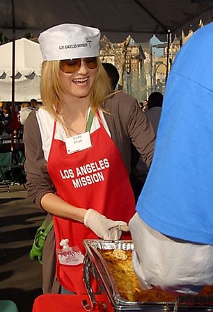 victoria-pratt-volunteering-christmas-2009