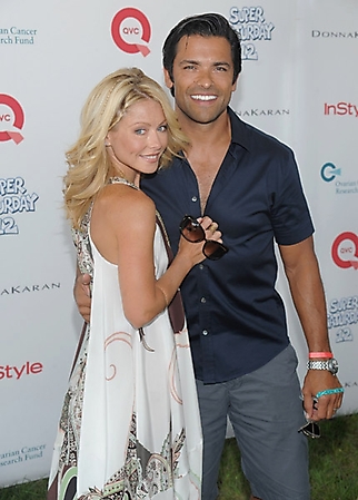 kelly_ripa_and_mark_consuelos