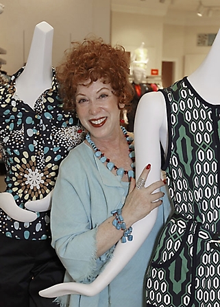 women-of-central-phoenix-breakfast-for-saks-summer-sizzles-2009_07