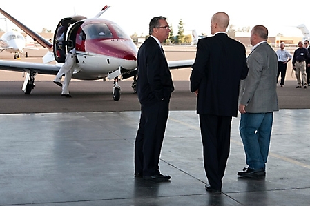 cirrus-aircraft-vision-first-flight-scottsdale-2010_11