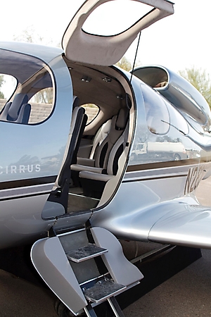 cirrus-aircraft-vision-first-flight-scottsdale-2010_14