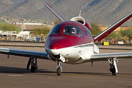 cirrus-aircraft-vision-first-flight-scottsdale-2010_46