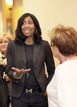 cookie-johnson-trunk-show-neiman-marcus-scottsdale-2010_20