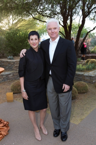 0463dinner_on_the_desert