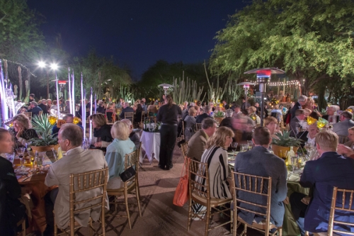 0774dinner_on_the_desert