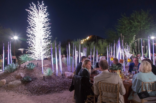 0775dinner_on_the_desert