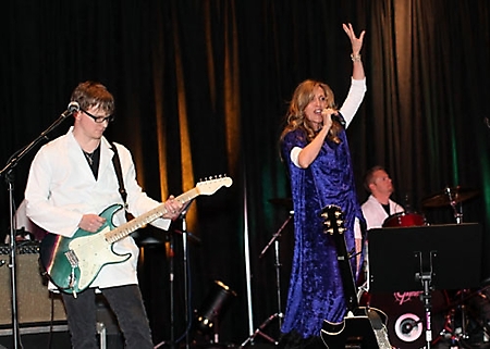 epilepsy-foundation-mardi-gras-gala-phoenix-2010_78