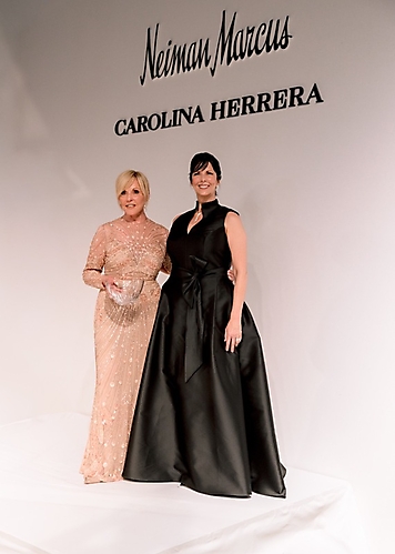 Fresh_Start_Co-Founder_Pat_Petznick_Wick_accepts_Fresh_Start_s_ICON_Award_from_President_and_CEO_Kim_1774541858_69c55c22829e0