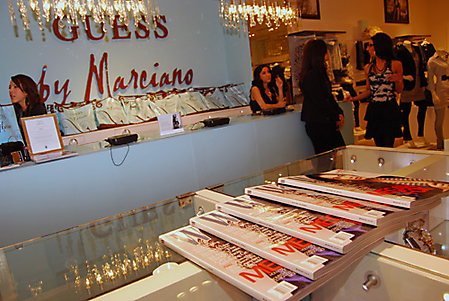 guess-cocktail-party-scottsdale-fashion-square-2010_02