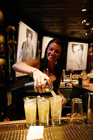 geisha-a_go-go-happy-hour-scottsdale-2009-05