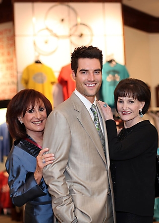 heart-ball-kick-off-2010-saks-phoenix_15