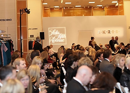 heart-ball-kick-off-2010-saks-phoenix_39