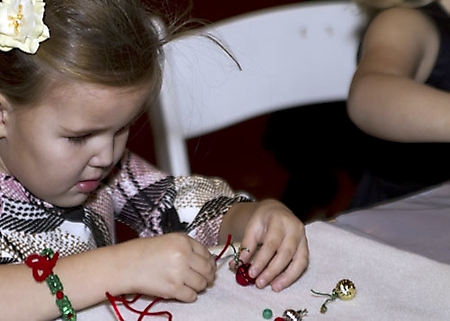 historical-league-childrens-holiday-party-and-luncheon-scottsdale-2009_43