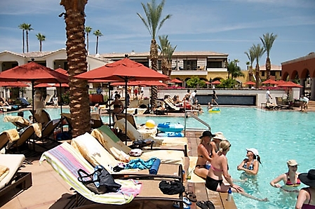 montelucia-resort-and-spa-pool-party-june-2009-26