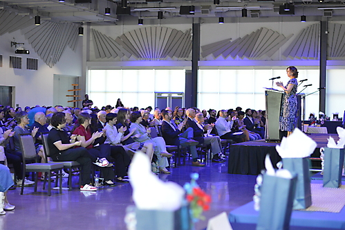 Michelle DiMuro Welcomes Guests