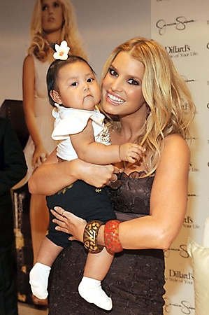 jessica_simpson_dillards_15