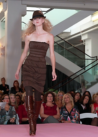 key-to-the-cure-fashion-show-saks-phoenix-2009_62