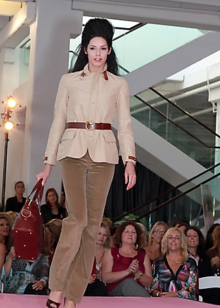 key-to-the-cure-fashion-show-saks-phoenix-2009_63