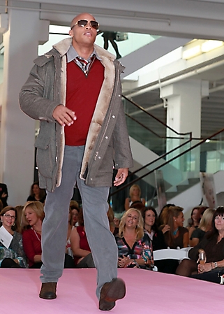 key-to-the-cure-fashion-show-saks-phoenix-2009_68