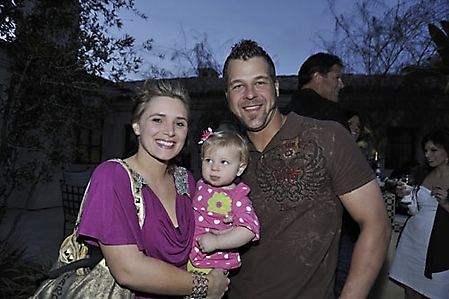 mlb-wives-annual-fundraiser-tommy-bahama-paradise-valley-2010_07