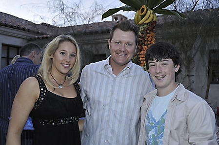mlb-wives-annual-fundraiser-tommy-bahama-paradise-valley-2010_08