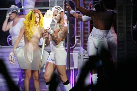 lady-gaga-3-26-11-380-p