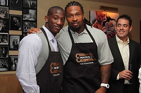 celebrity-waiter-night-mortons-scottsdale-2009_053