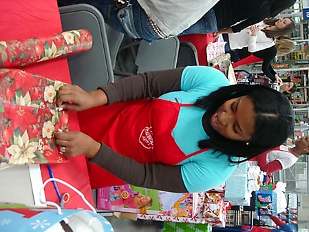 nfl-wives-help-salvation-army-sams-club-chandler-2009_08